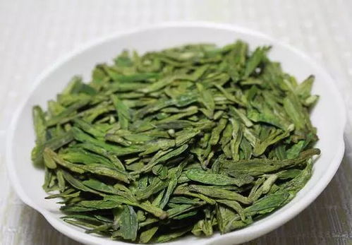 一斤明前龍井需56000顆芽頭,每一杯西湖龍井都值得珍惜
