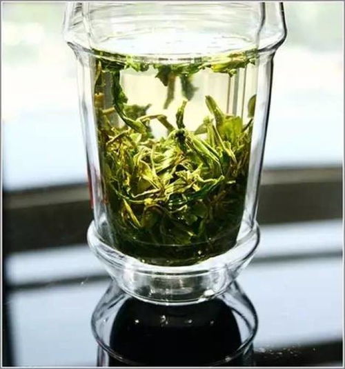 品茶聞香 上善若水,靜心品茗 茶性如水的詮釋